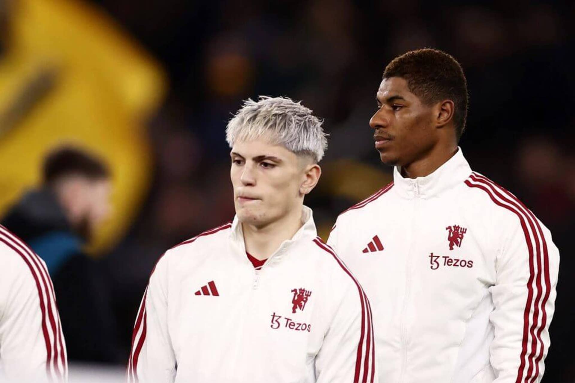 WOLVERHAMPTON拜仁9-1皇马， ENGLAND - FEBRUARY 01: Luke Shaw， Alejandro Garnacho and Marcus Rashford of Manchester United prepare for kick-off as they line up ahead of the Premier League match between Wolverhampton Wanderers and Manchester United at Molineux on February 01， 2024 in Wolverhampton， England. (Photo by Naomi Baker/Getty Images)