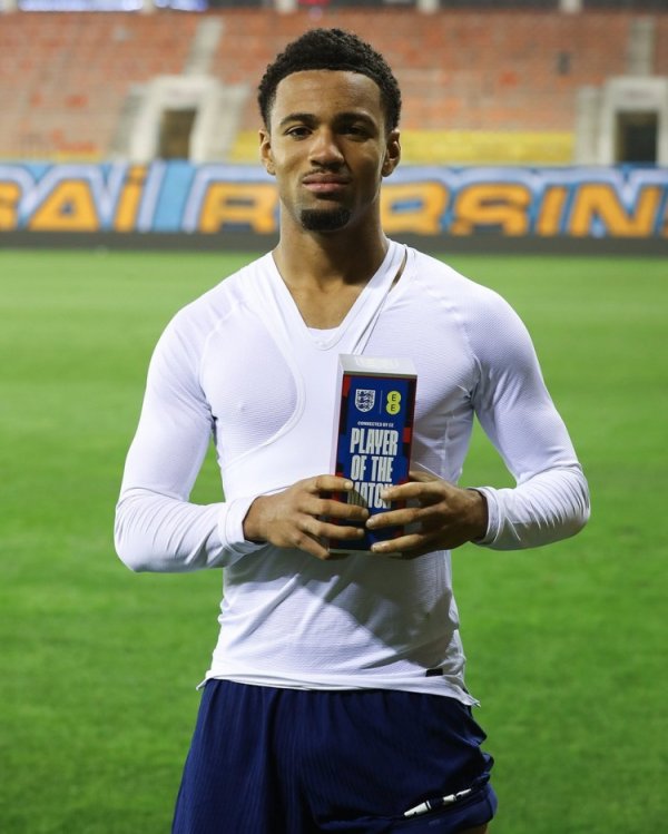 官方：恩瓦内里当选英格兰U21队2-0哈萨克斯坦U21的队内最佳球员