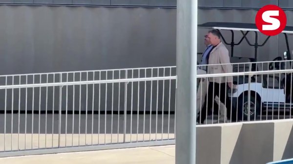 每体：西甲官员对克鲁伊夫运动活动    场  检查完成，巴萨对阵瓦伦已准备就绪