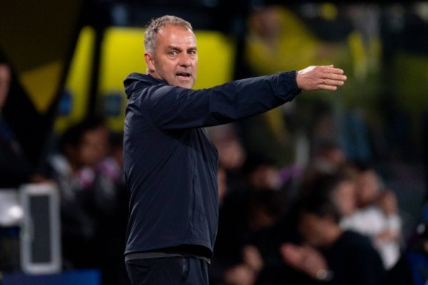 假期额外训练！每体：德容等四人在巴萨假期额外训练，指导教练员组对此赞赏