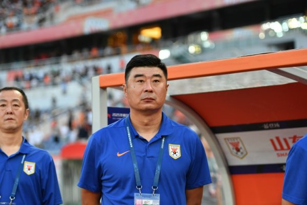 媒体人：泰山代理主帅韩鹏不出意外近期将离队，专注全运会