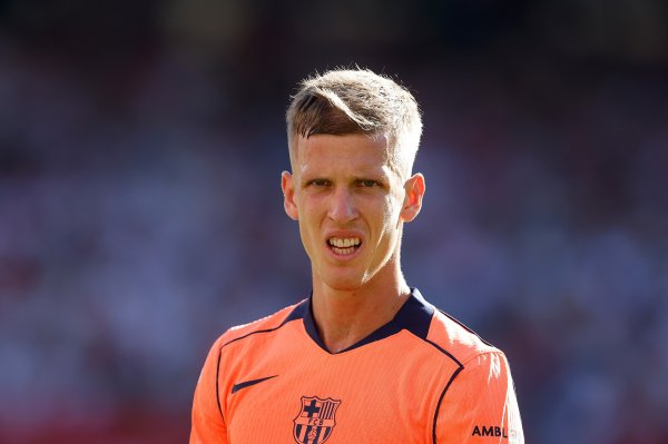 记者：奥尔莫右腿肌群  轻微撕裂，将缺阵两到三周