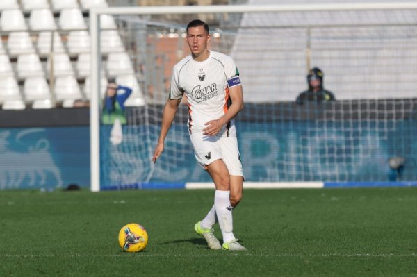 记者：都灵准备从威尼斯签下伊泽斯，费用约800万至900万欧+分成